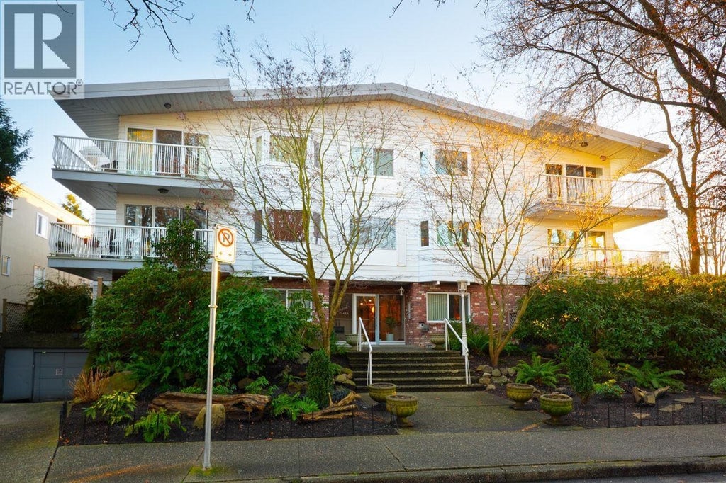 203 1696 W 10th Avenue, Vancouver