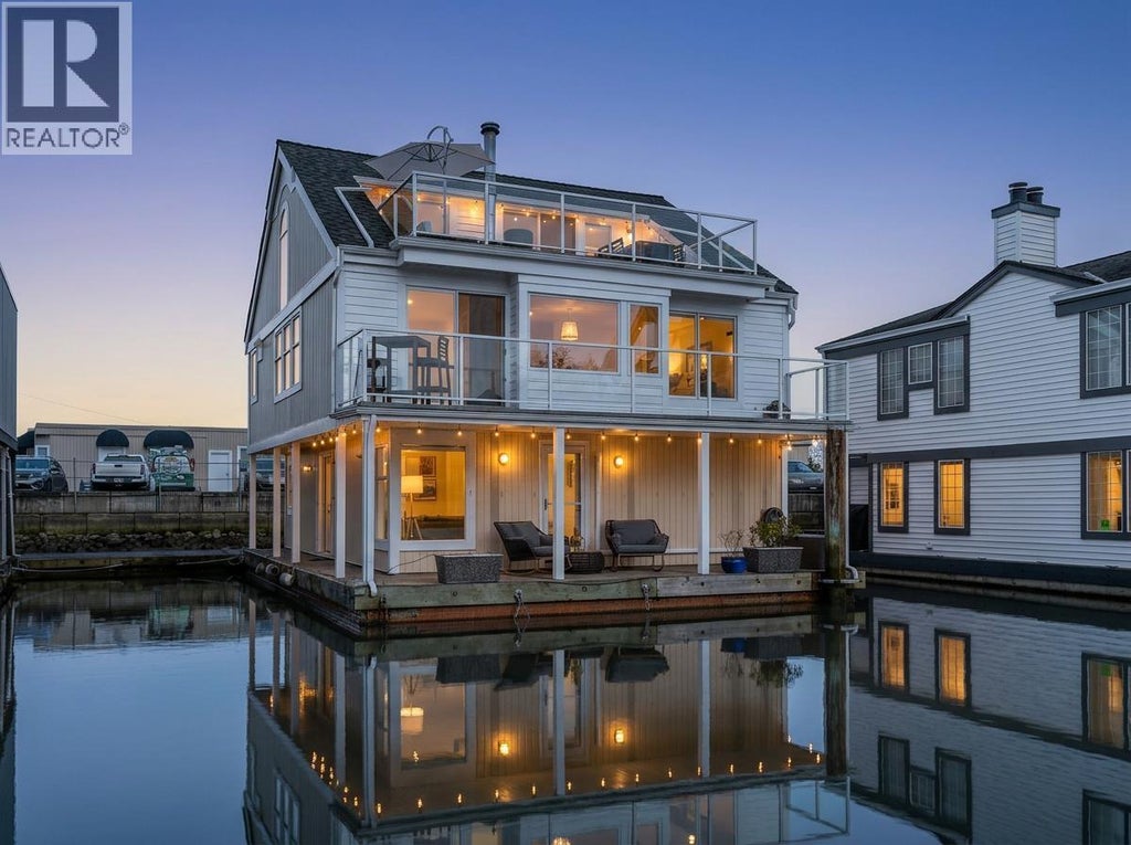 10 3459 W River Road, Ladner