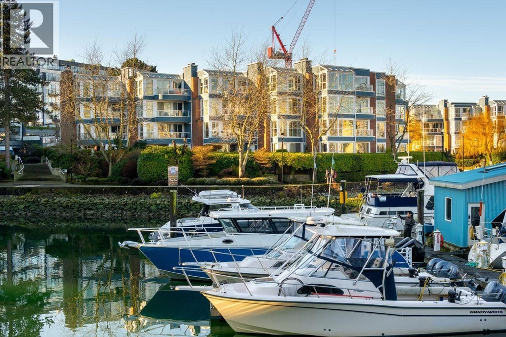 302 1502 Island Park Walk, Vancouver