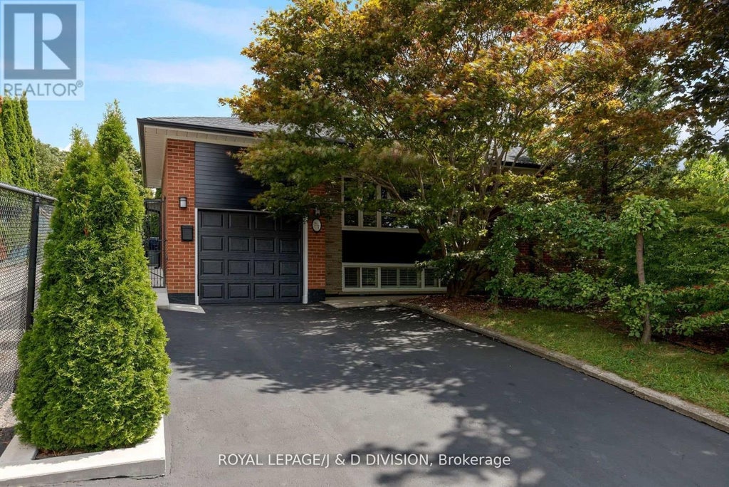 27 Paramount Court, Toronto (brookhaven-Amesbury)