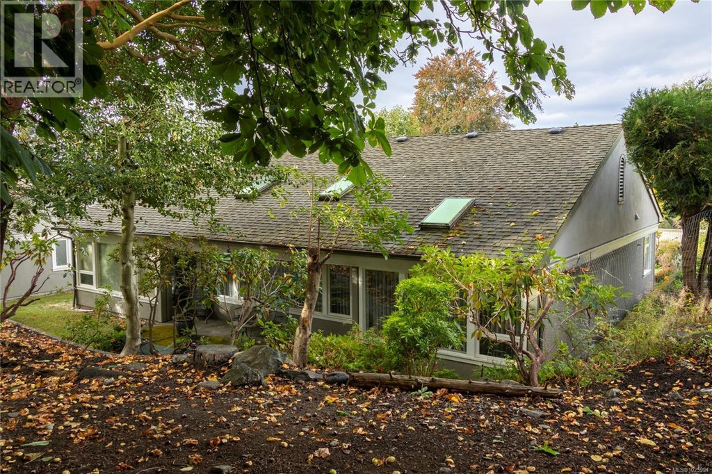 6 735 Moss Street, Victoria