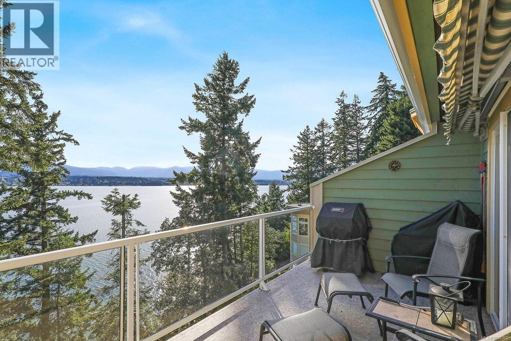 206 2275 Comox Avenue, Comox