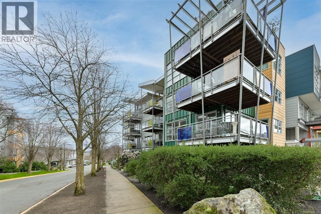 402 797 Tyee Road, Victoria