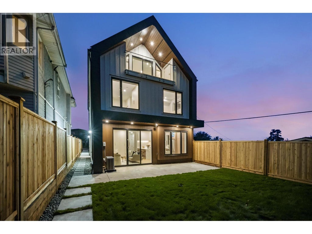 2 3623 Triumph Street, Vancouver