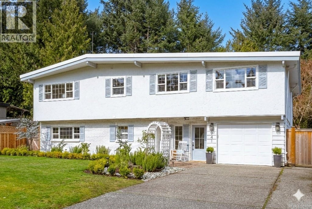 941 Ballenas Road, Parksville