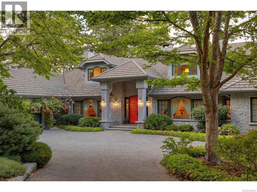 3445 Beach Drive, Oak Bay