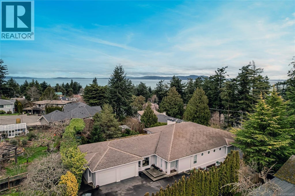 1934 San Juan Avenue, Saanich