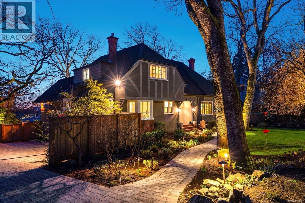 995 Terrace Avenue, Victoria