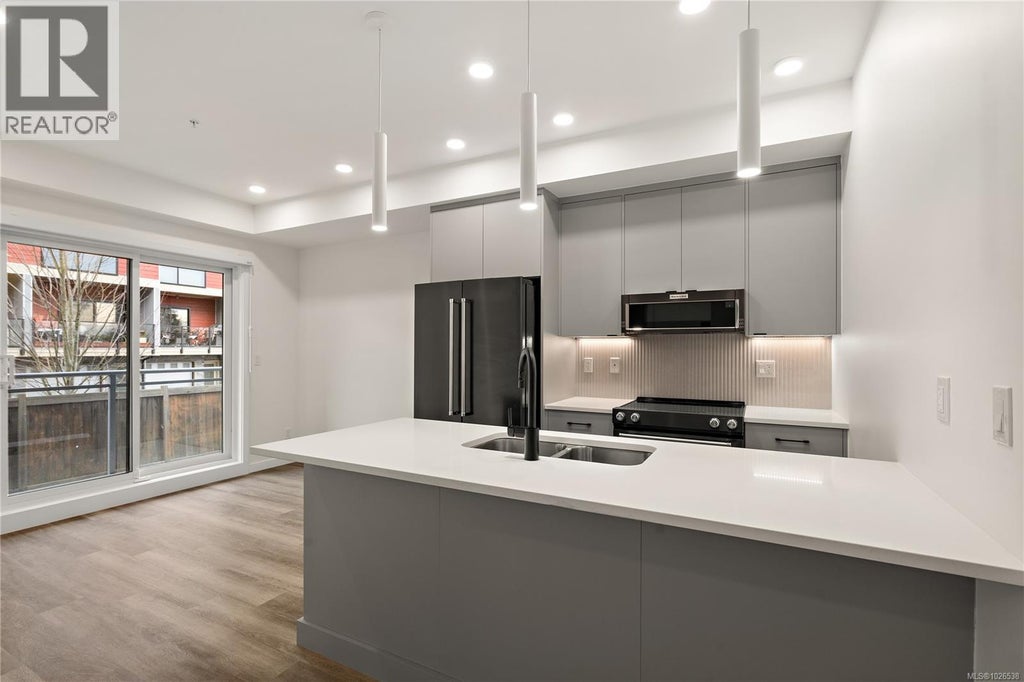 305 610 Lampson Street, Esquimalt