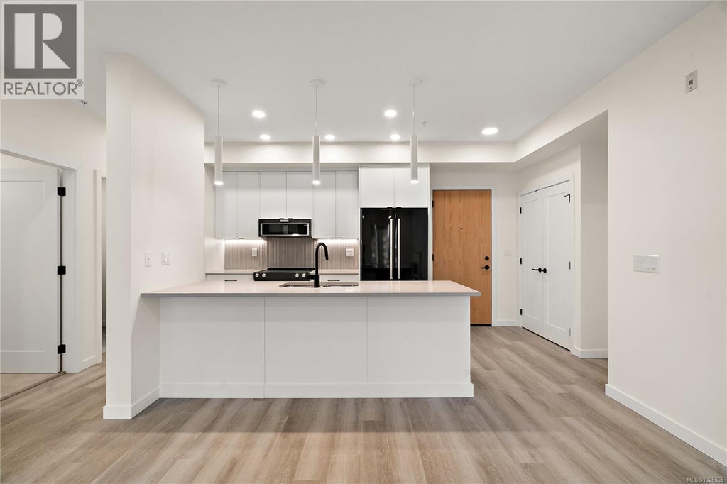 304 610 Lampson Street, Esquimalt