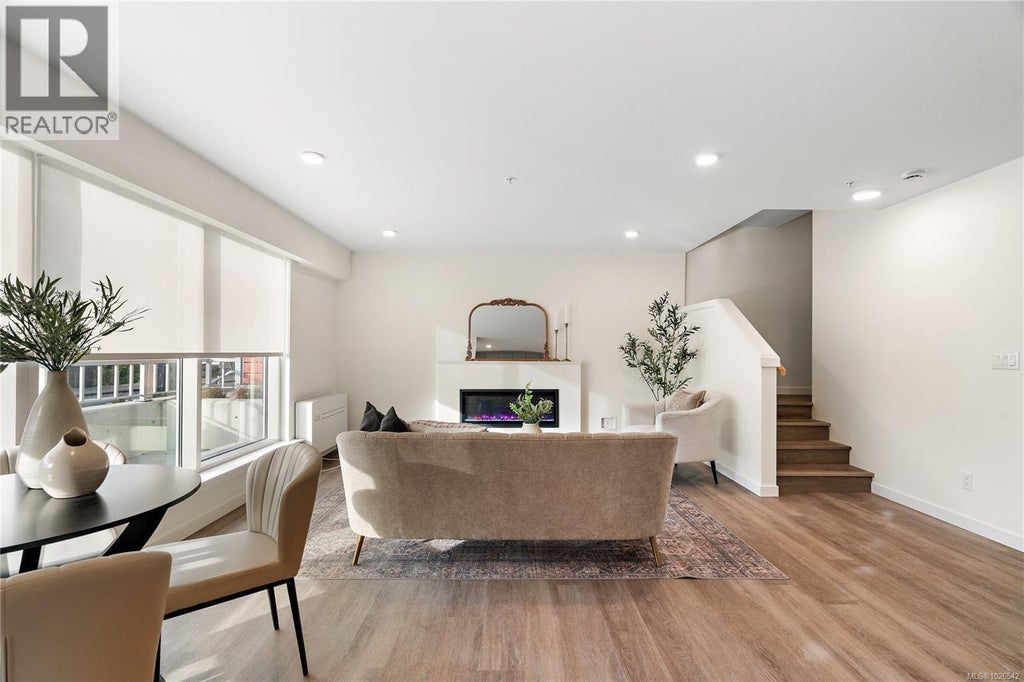 Th5 1102 Esquimalt Road, Esquimalt