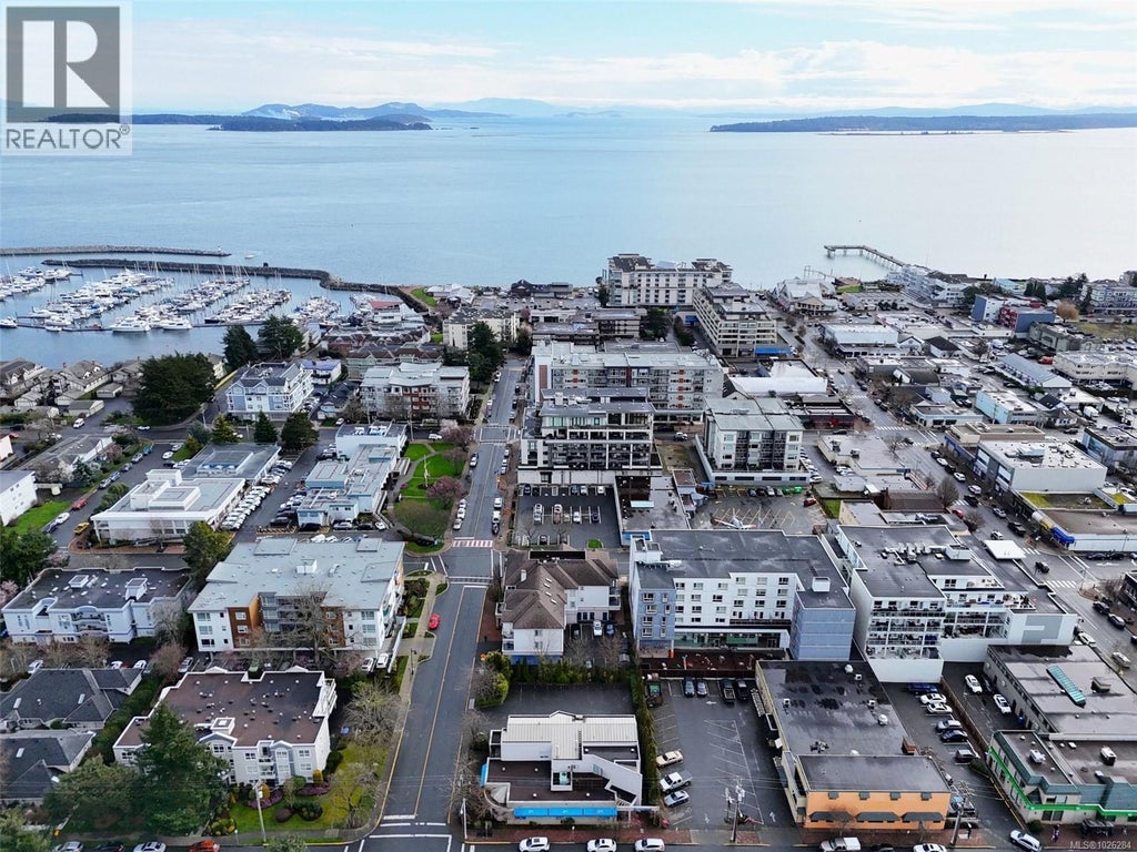 301 2421 Sidney Avenue, Sidney