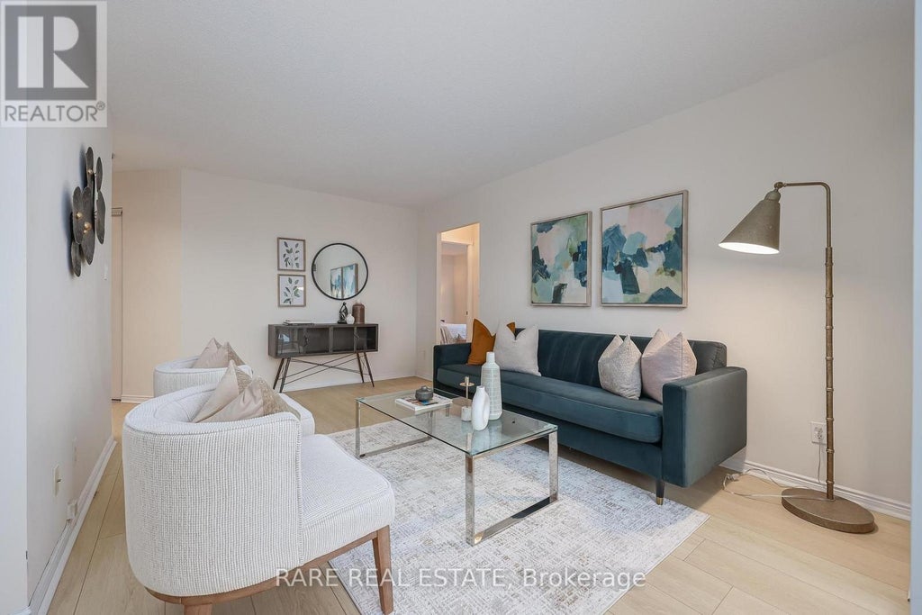 812 - 135 Hillcrest Avenue, Mississauga (cooksville)