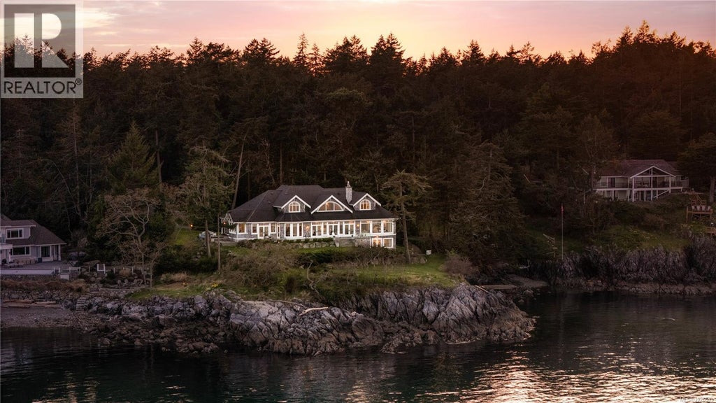 2600 Queenswood Drive, Saanich