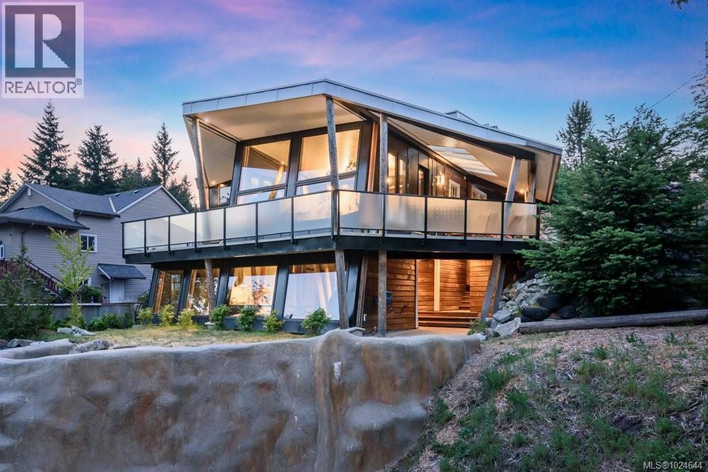 2613 Dunsmuir Avenue, Cumberland