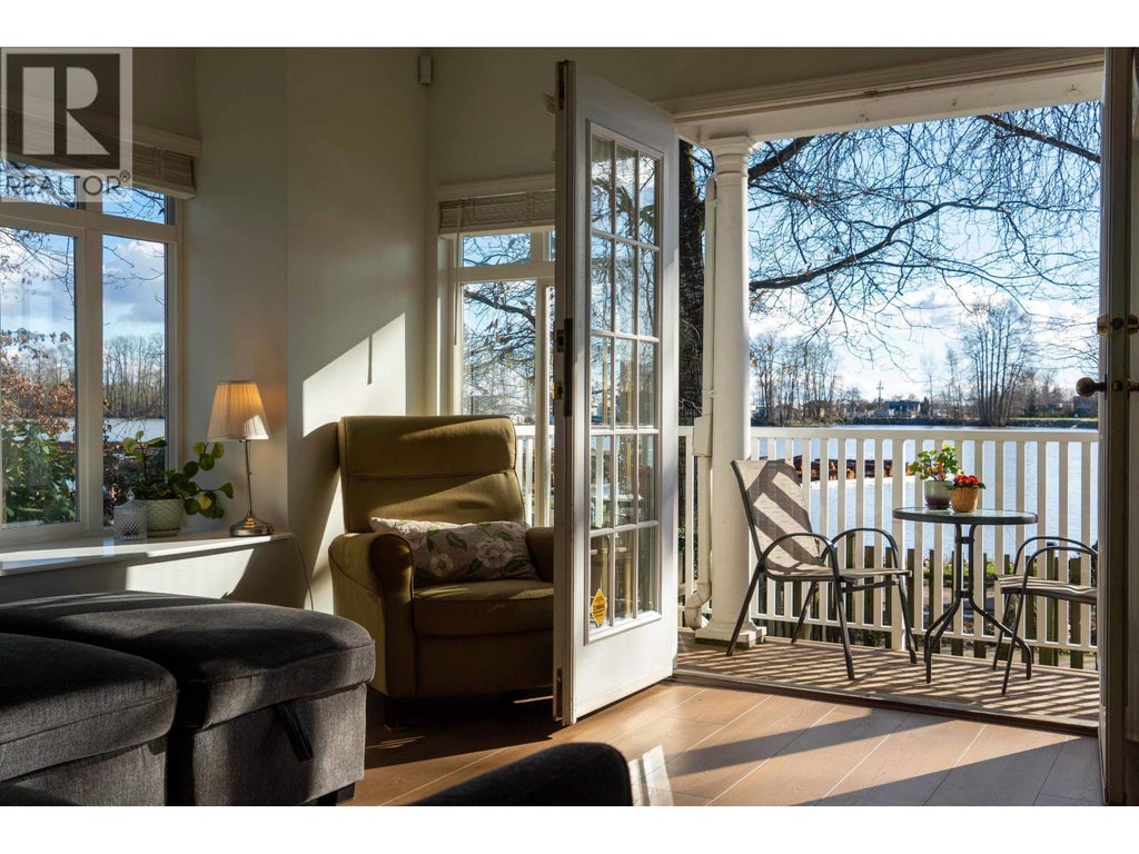 1 8581 Jellicoe Street, Vancouver