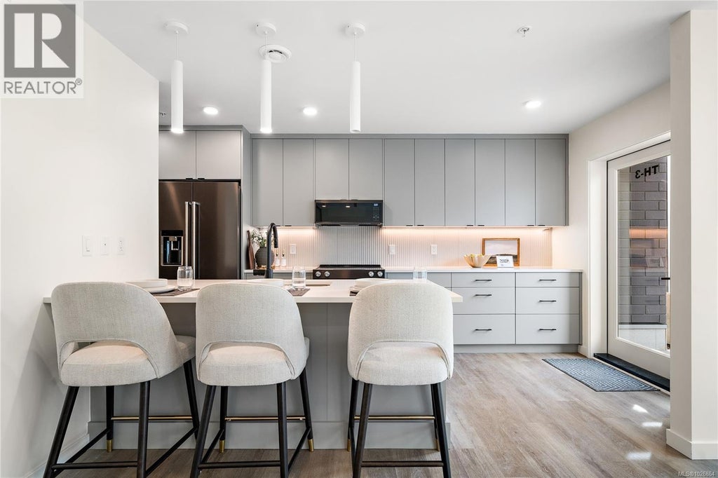 Th3 1102 Esquimalt Road, Esquimalt