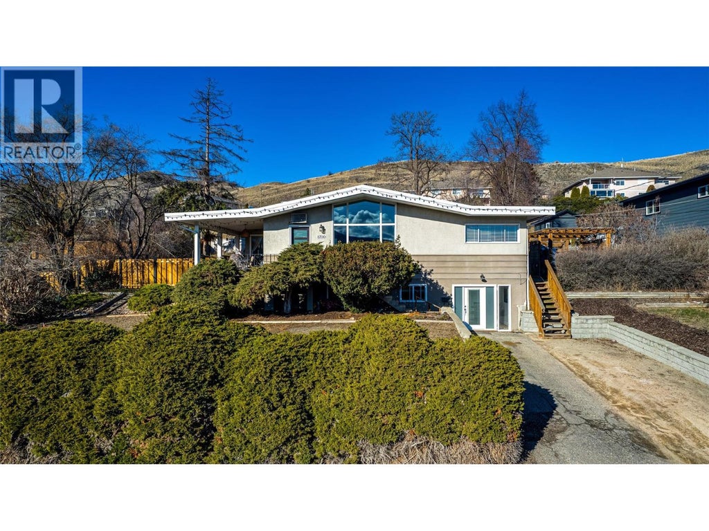 8700 Lakeview Drive, Coldstream