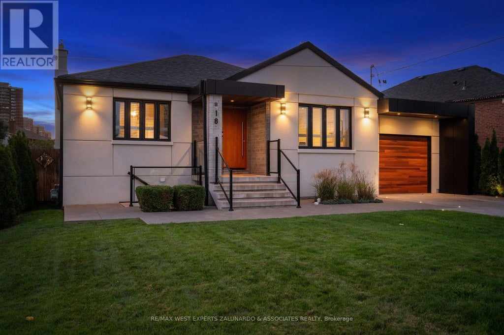 18 Smallwood Drive, Toronto (downsview-Roding-Cfb)