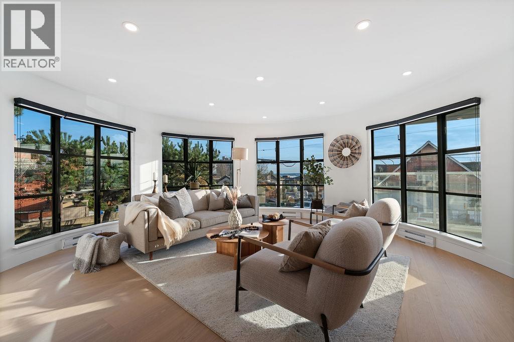 101 2412 Haywood Avenue, West Vancouver