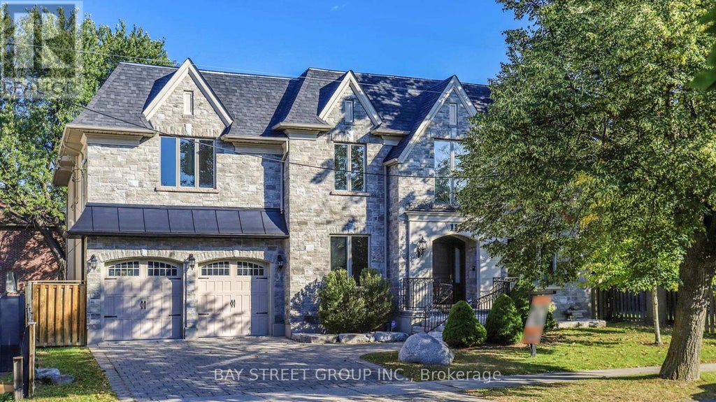 112 Centre Avenue, Toronto (newtonbrook East)