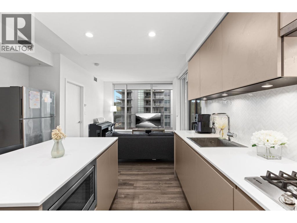 905 3833 Evergreen Place, Burnaby