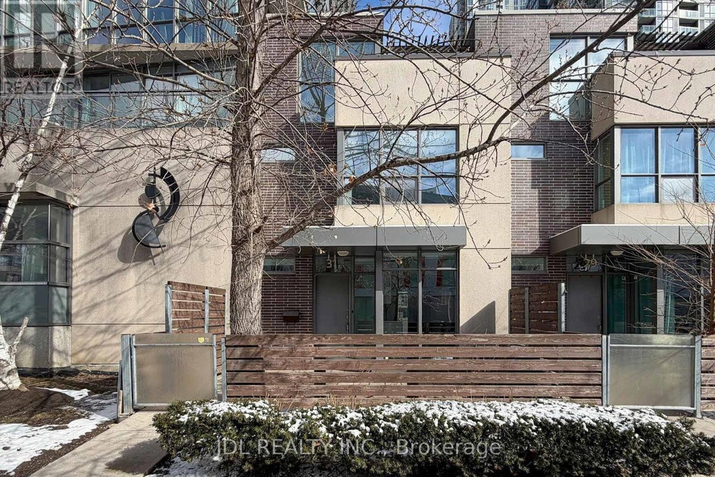 Th8 - 31 Brunel Court, Toronto (waterfront Communities)