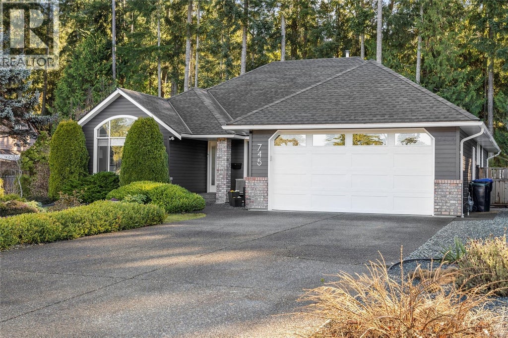 745 Redwood Drive, Qualicum Beach
