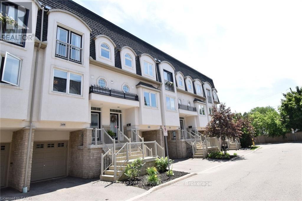 2458 Scholars Common, Burlington (mountainside)