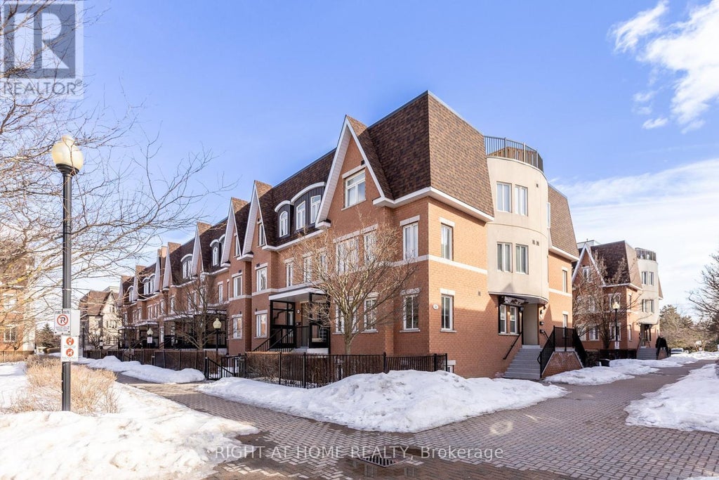 331 - 312 John Street, Markham (aileen-Willowbrook)