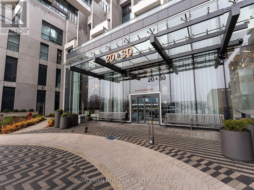 221 - 30 Inn On The Park Drive, Toronto (banbury-Don Mills)