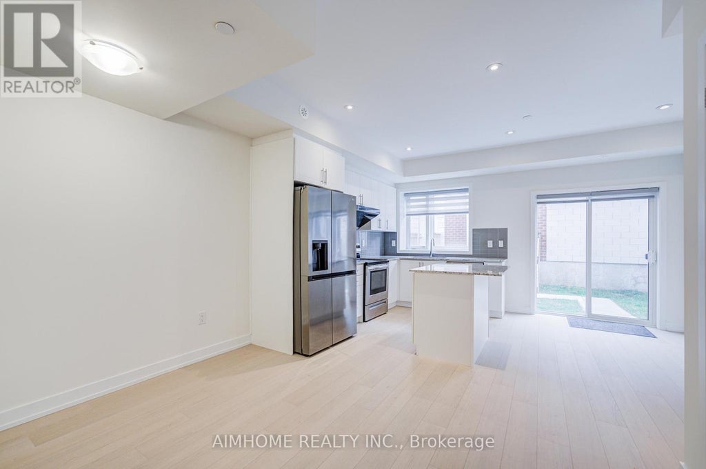 135 Frederick Tisdale Drive, Toronto (downsview-Roding-Cfb)