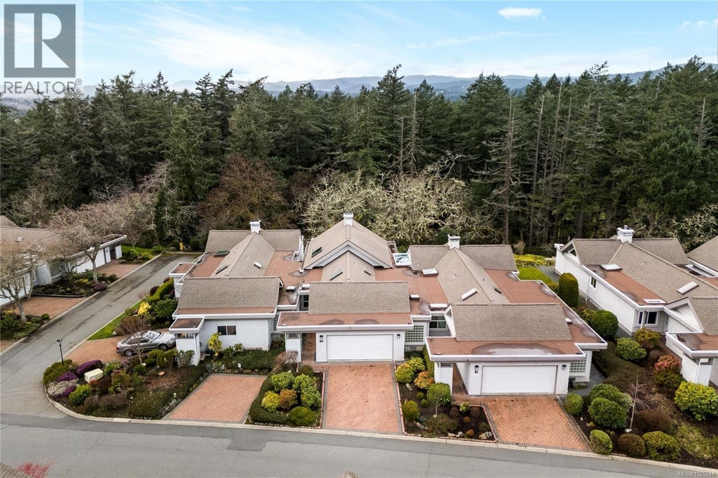 20 928 Bearwood Lane, Saanich