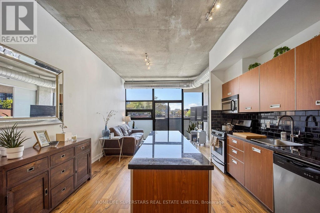 303 - 60 Bathurst Street, Toronto (niagara)