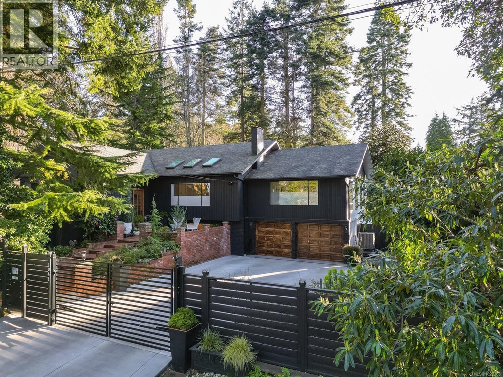 1941 Appleton Place, Saanich