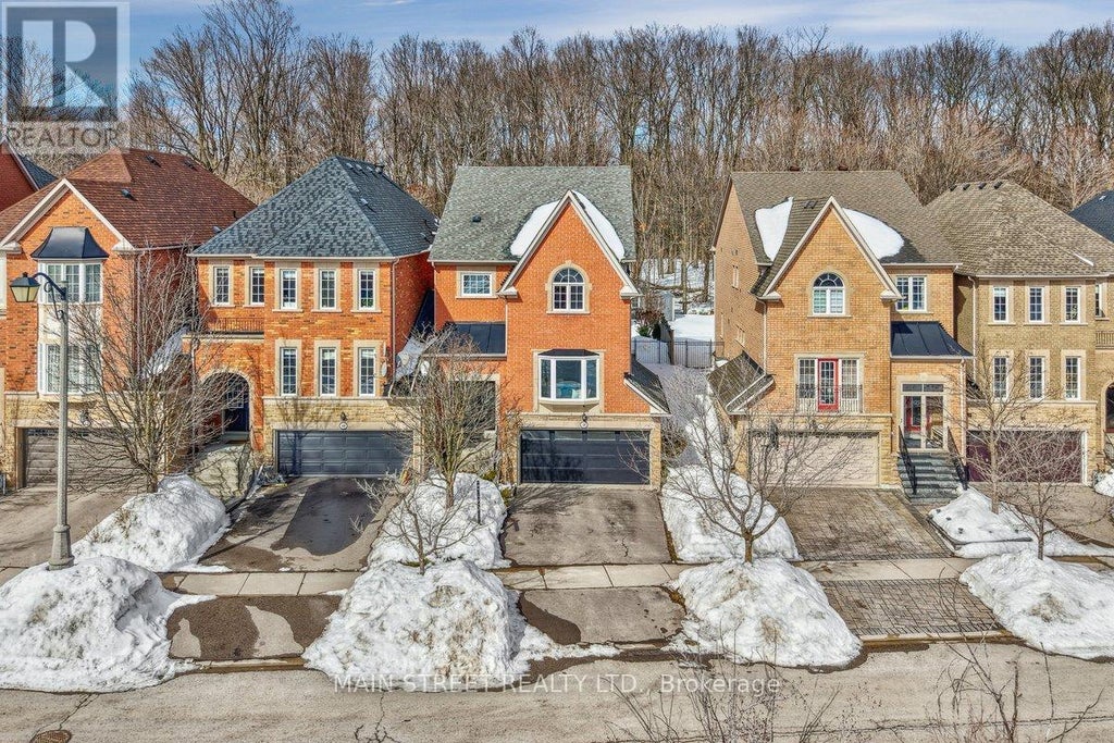 38 Carriage House Court, Richmond Hill (jefferson)