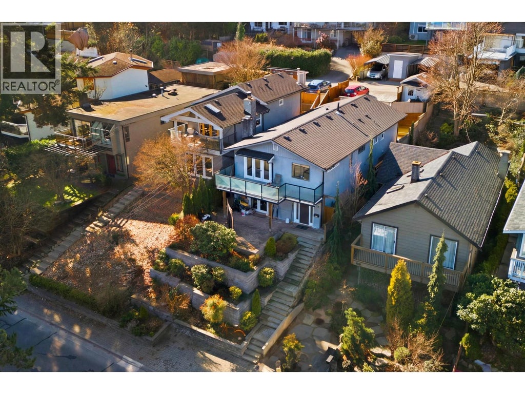 1911 Deep Cove Road, North Vancouver
