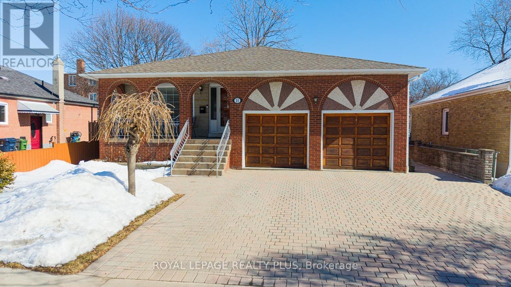 11 Ranwood Drive, Toronto (humberlea-Pelmo Park)