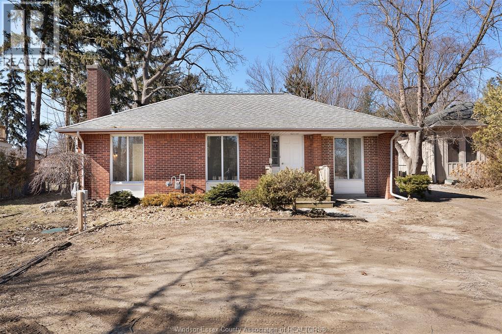 132 Division Street North, Kingsville