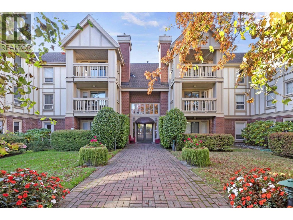 205 843 22nd Street, West Vancouver