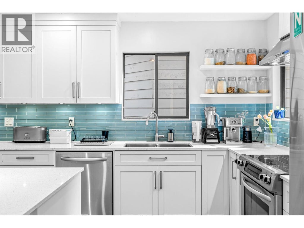 5709 Owl Court, North Vancouver