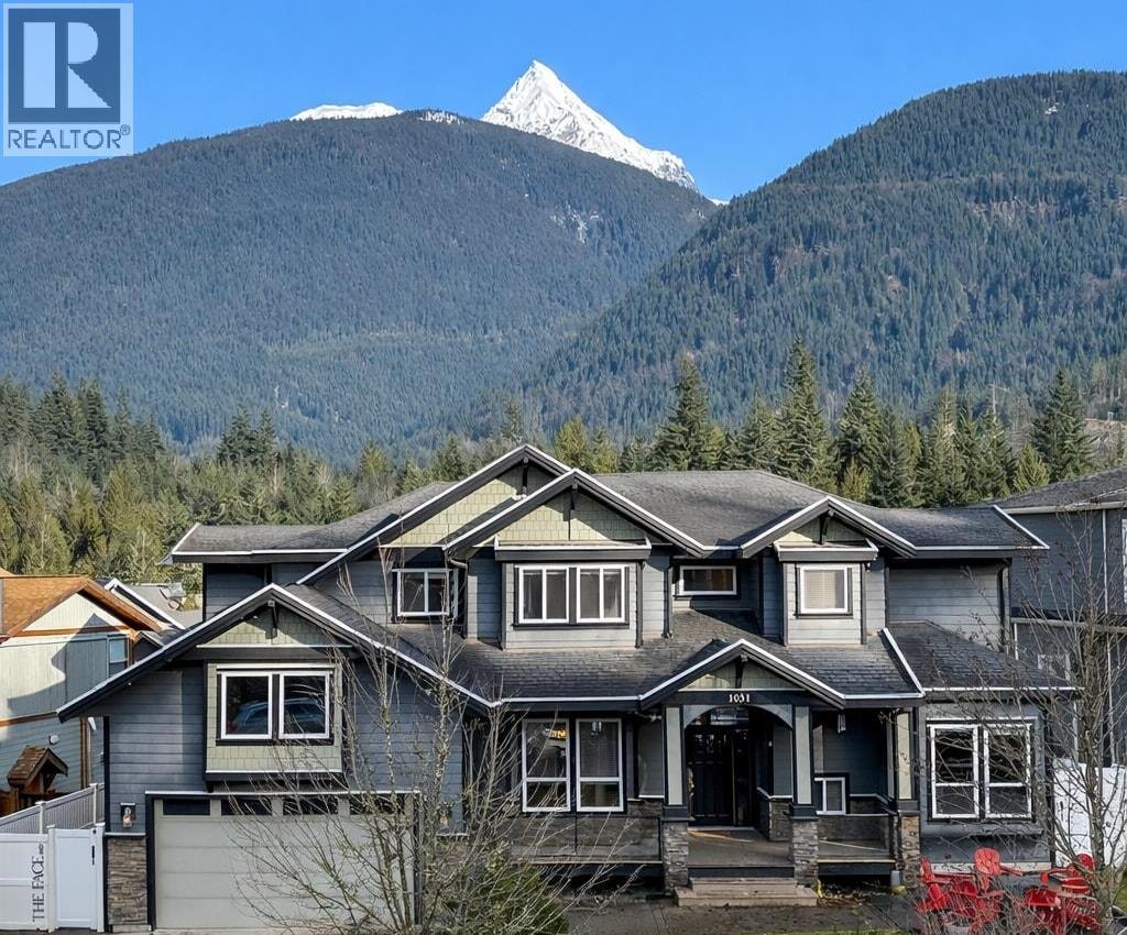 1031 Jay Crescent, Squamish