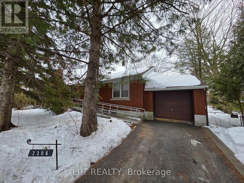 2306 Lawn Avenue, Ottawa