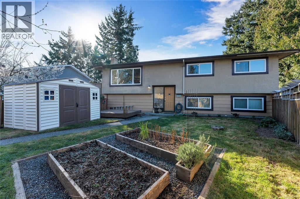 1 2011 Courser Drive, Sidney