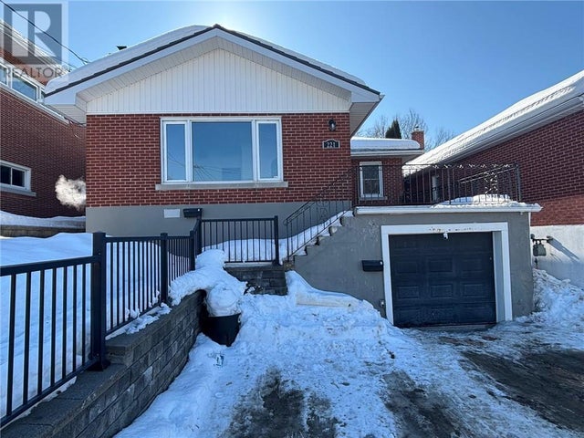 221 Kingsmount Boulevard, Sudbury