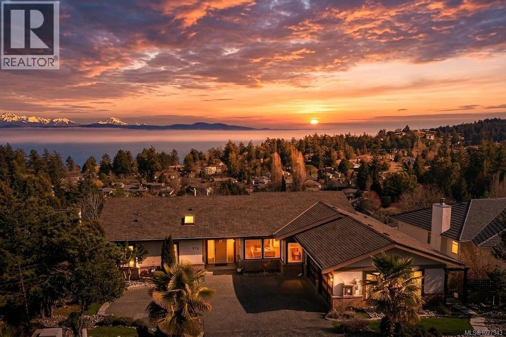 972 Seapearl Place, Saanich