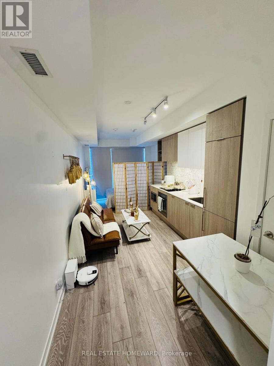 535 - 2020 Bathurst Street, Toronto (humewood-Cedarvale)