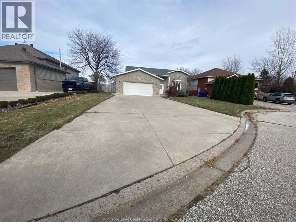 1446 Heritage Garden Crescent, Lakeshore