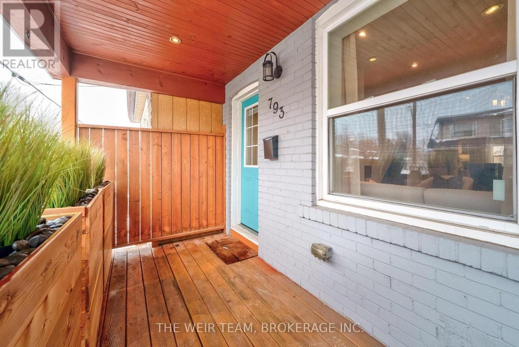 793 Woodbine Avenue, Toronto (east End-Danforth)