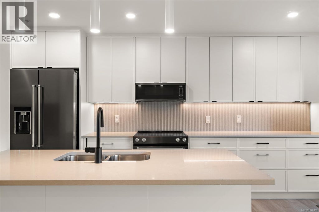 Th4 1102 Esquimalt Road, Esquimalt